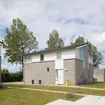 Holiday Home With Microwave, In A Holiday Park, Beach Within Walking Distance