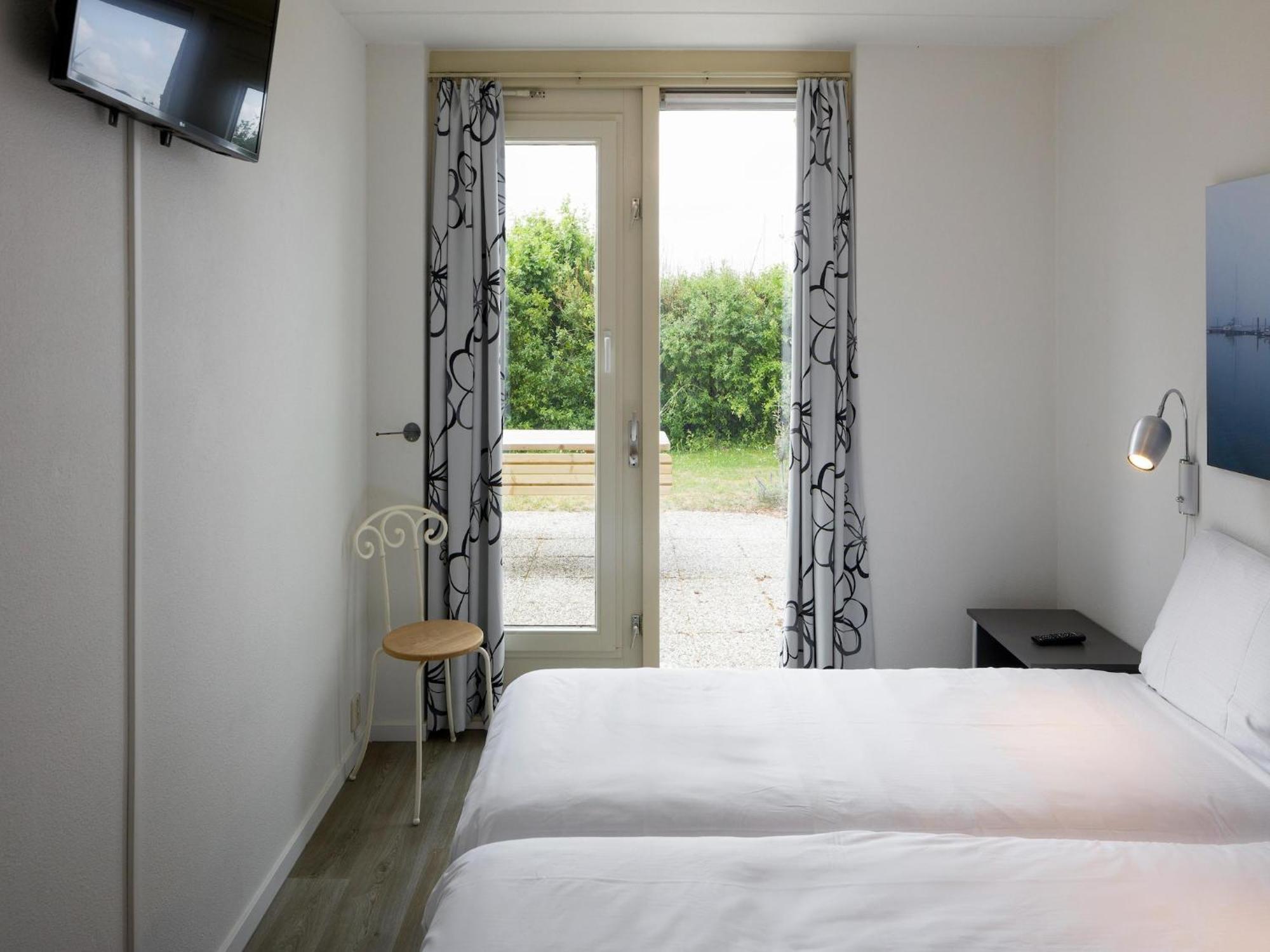 Vakantiehuis With Microwave, In A Park, Within Walking Distance *